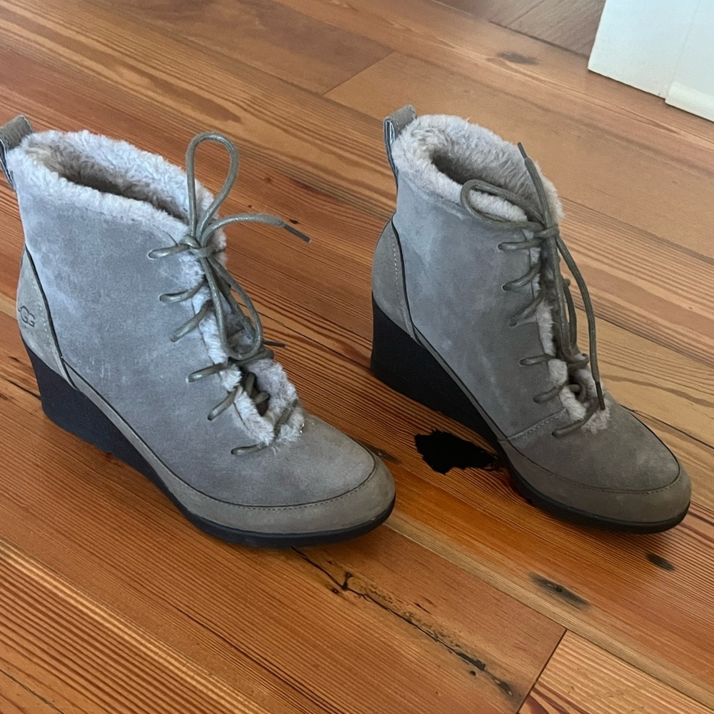 Like New Bridgit Ugh Booties